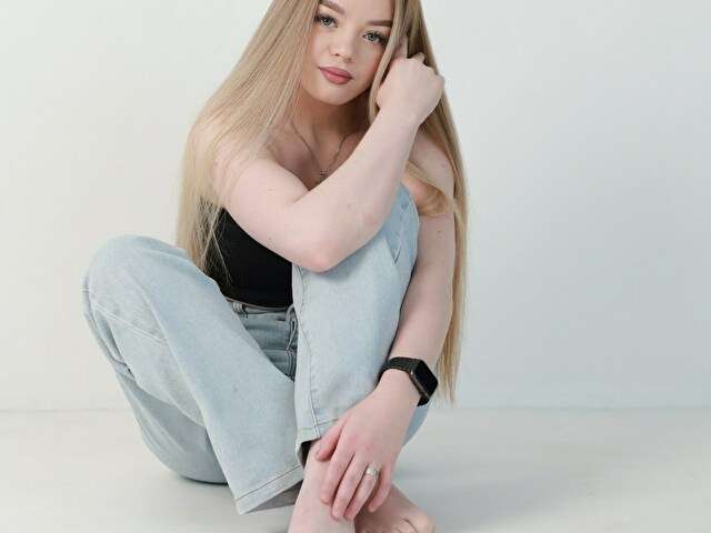 go to chat with Annaleta