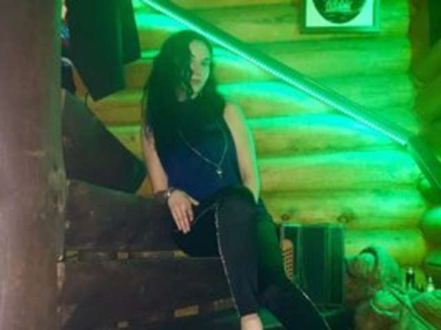 go to chat with Annanas