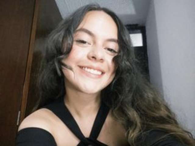 go to chat with Annie-Bonnie