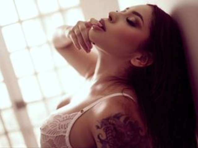 go to chat with Annie-Levi
