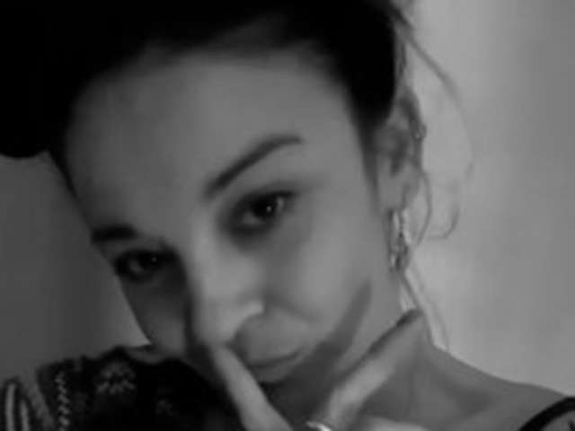 go to chat with Annie-moxxxi