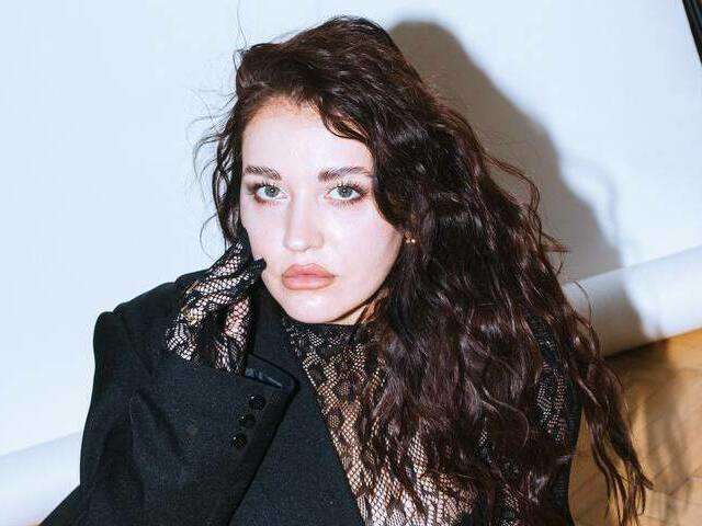 go to chat with Annilay