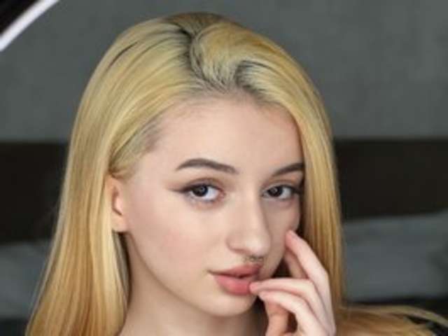 go to chat with AnoraMelody