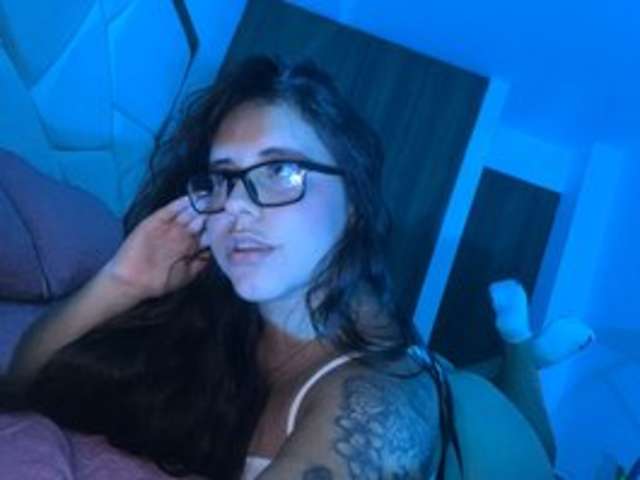 go to chat with April-sc