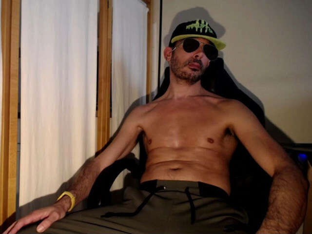 go to chat with ArabPornGuy