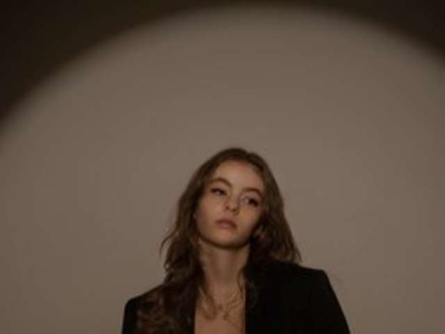 go to chat with AriaModel