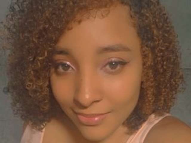 go to chat with Ariahornygirl
