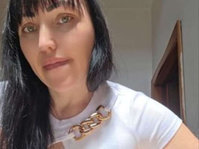go to chat with Ariana210043