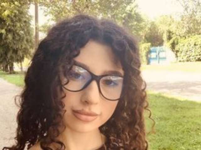 go to chat with ArianaFox
