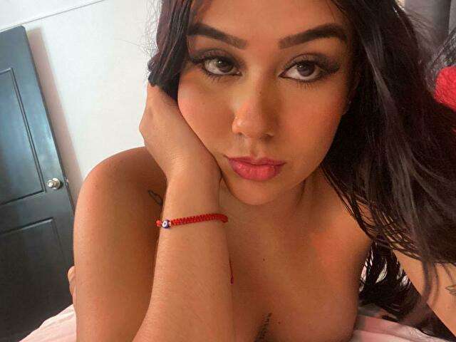 ARIANALUXX amateur webcam photo