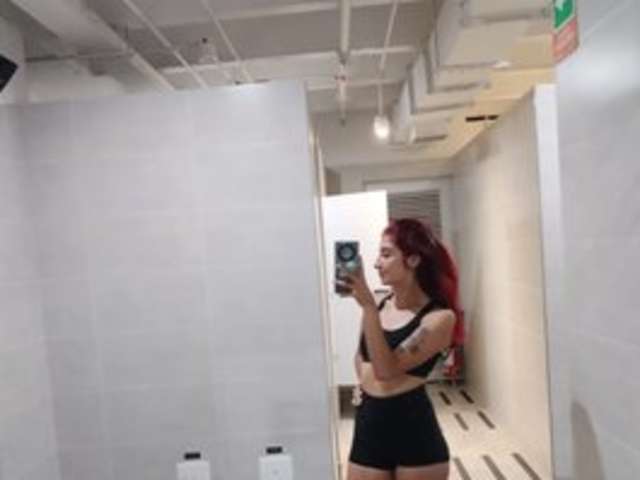 go to chat with Ariel-Little18