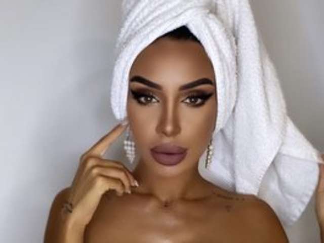 go to chat with Arienaa