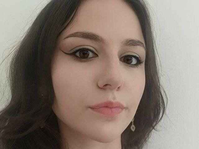 go to chat with AshleyLive