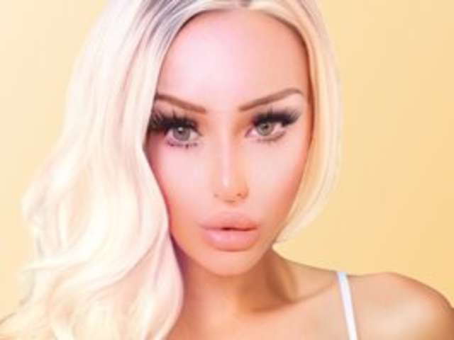 go to chat with AshlynAdams