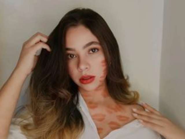 go to chat with Atena
