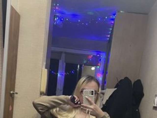 go to chat with AvaDollz
