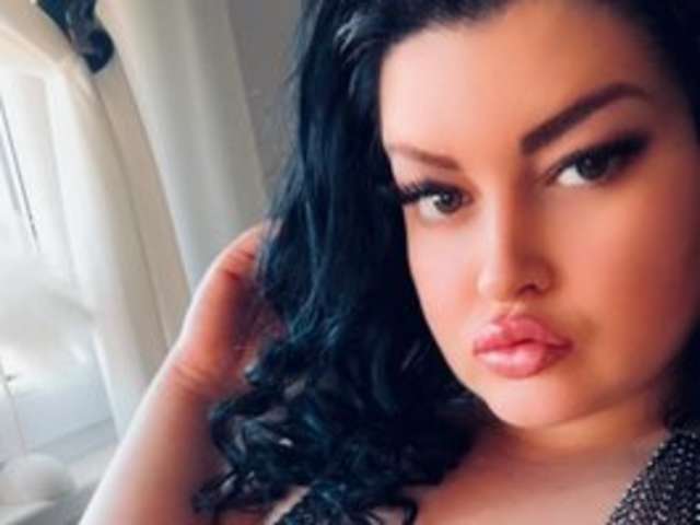 go to chat with AvaMelony