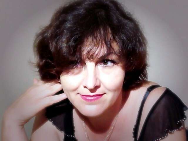 go to chat with Avrora