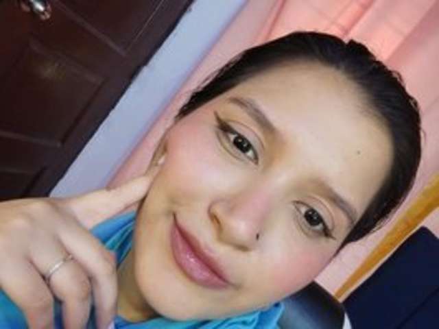 go to chat with Azahara-Alcazar