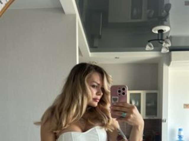 go to chat with Baby-blonde