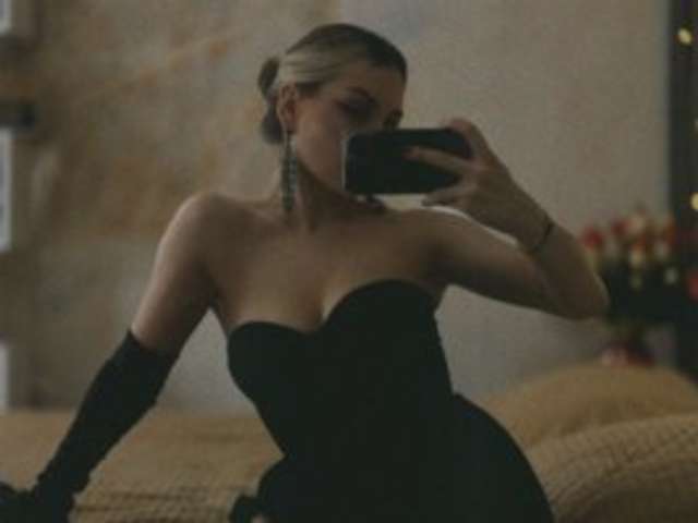 go to chat with BabyBitchBoss
