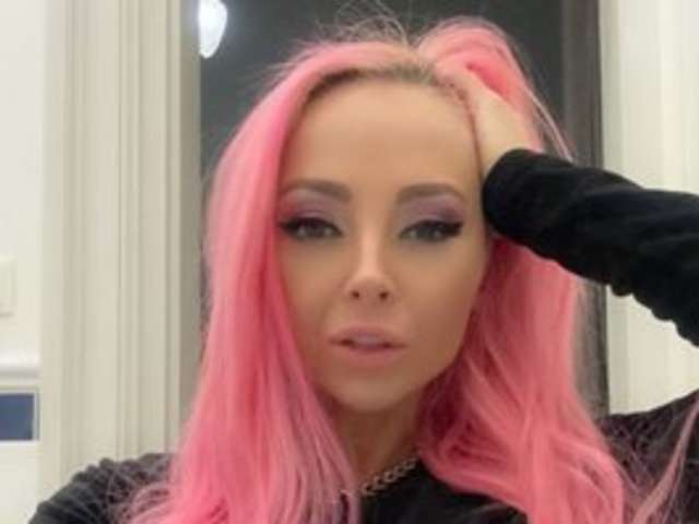 go to chat with Barbie-mf