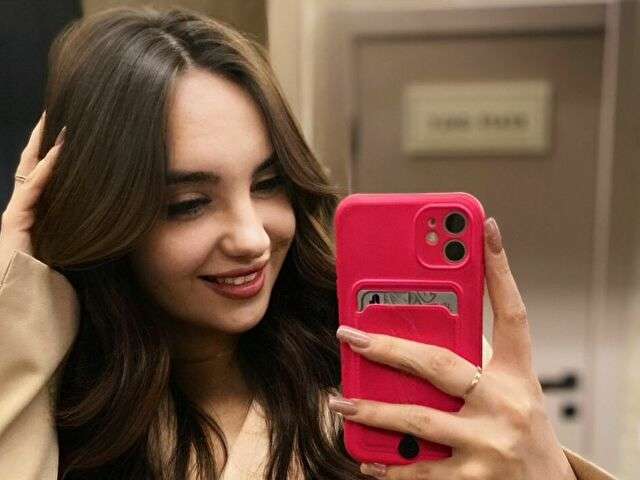 go to chat with BellaAndDony