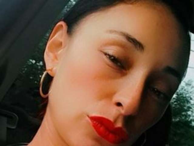 go to chat with BellaMarquez