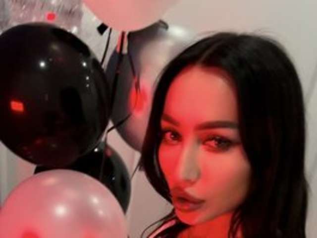 go to chat with Bellaluna