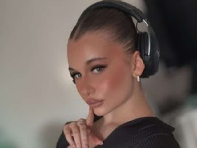 go to chat with BettyGrey