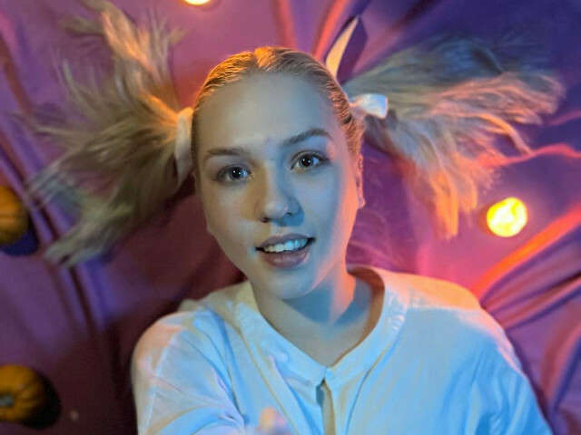 go to chat with BettyMoon