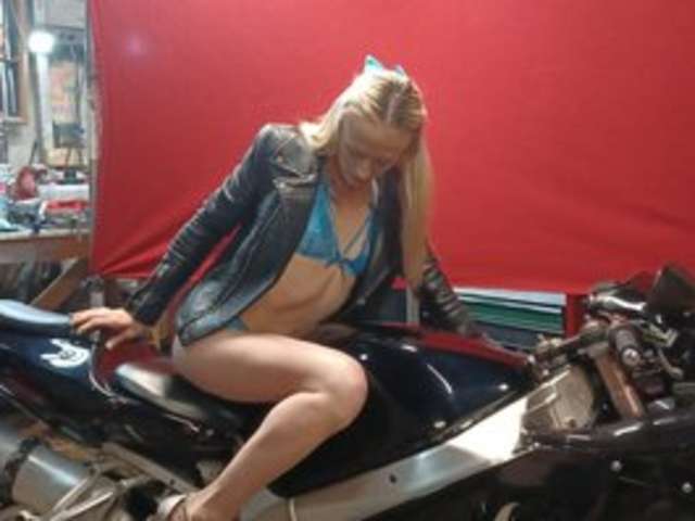 go to chat with Boss1nova