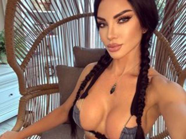 go to chat with BrookeEmber