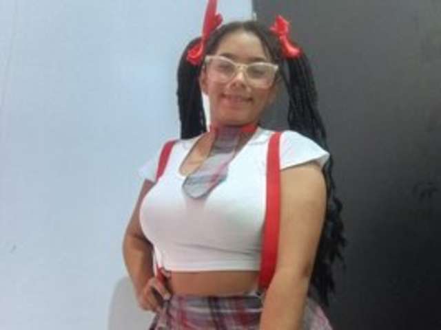 CAMILA-ROUS amateur webcam photo