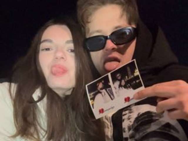 go to chat with CRYBABYCRY