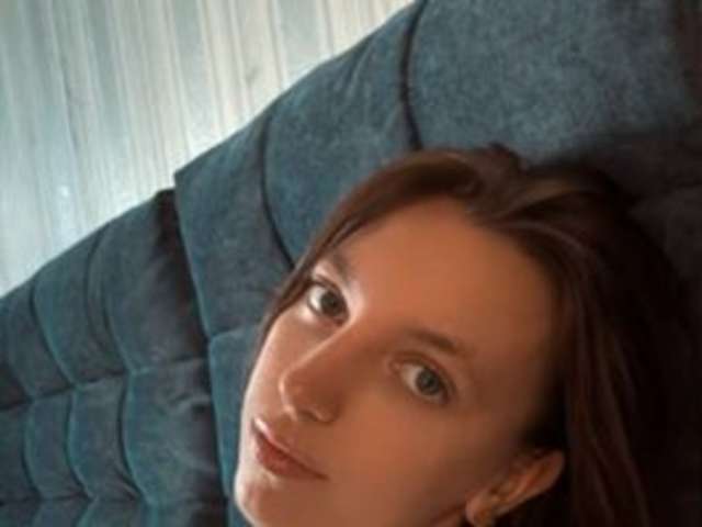 go to chat with CameliaHovermale