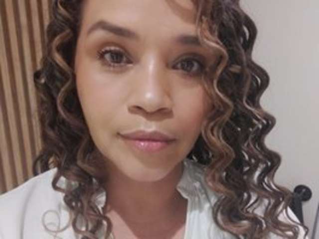 go to chat with Candela-lat