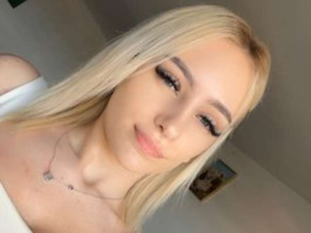 go to chat with Candy-Lia