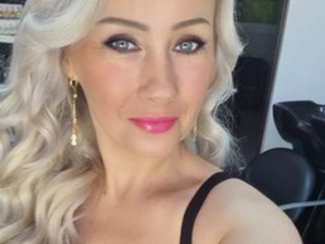 go to chat with CandyHellenx