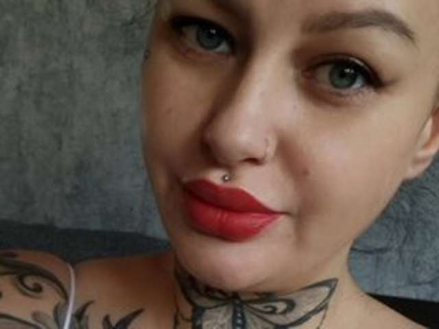 go to chat with CannabisQueen