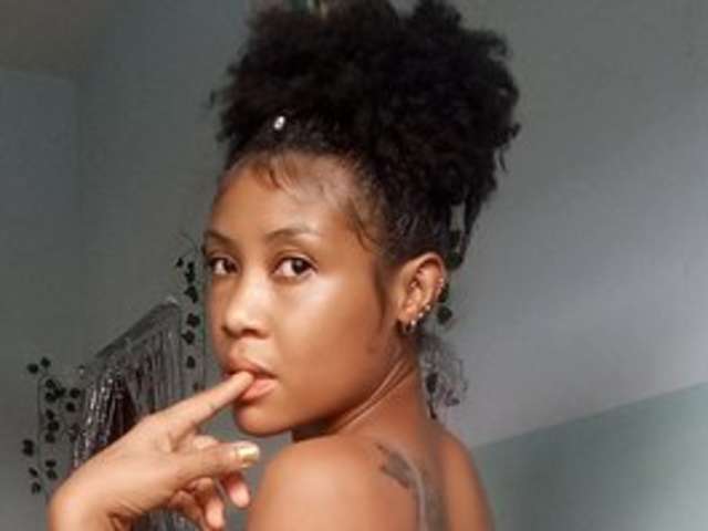 go to chat with Caramellea