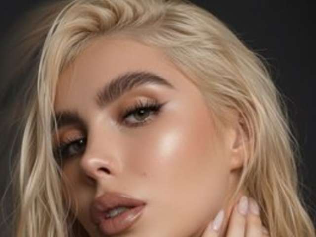 go to chat with CarlaBrunni