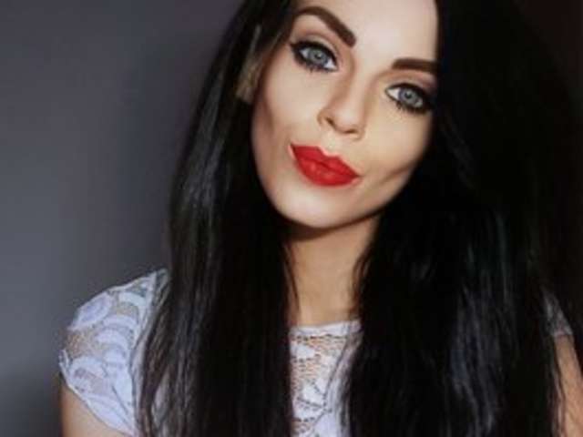 go to chat with CassieDoll