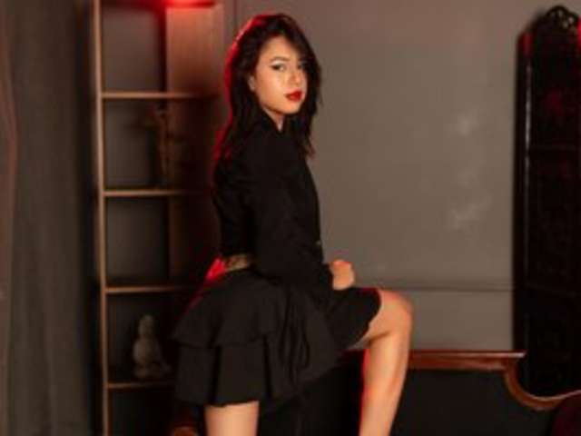 go to chat with CatalinaSantana1