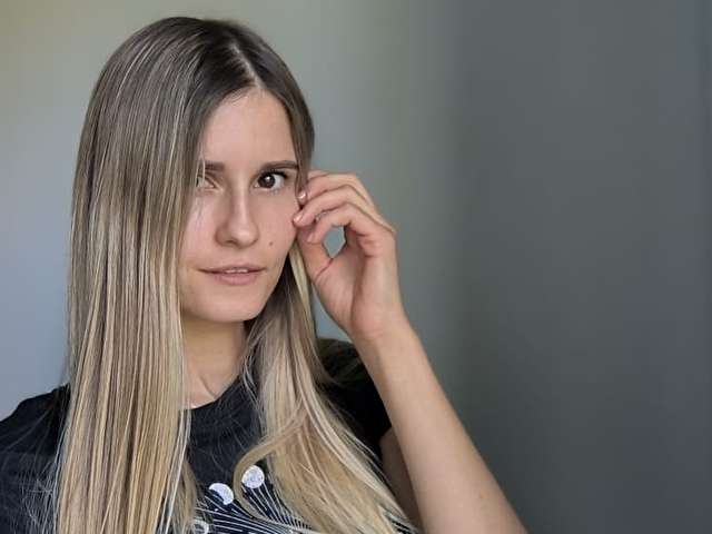 go to chat with CatrinModel