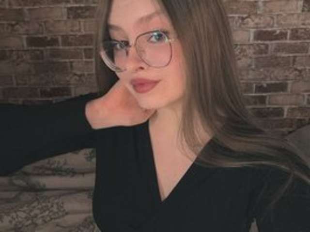 go to chat with CelinaMacguire