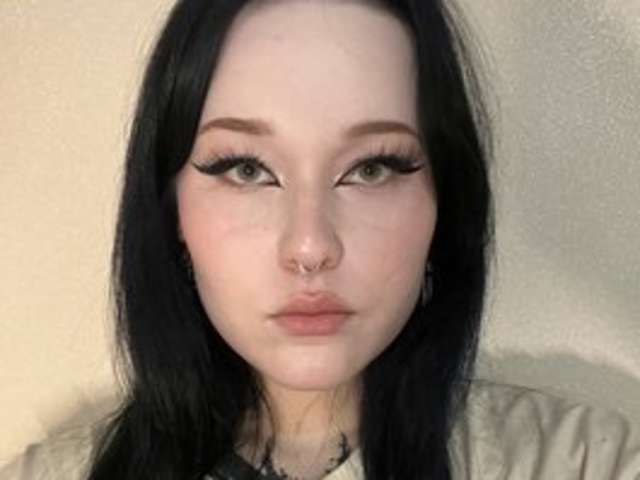 go to chat with CharlaJarman