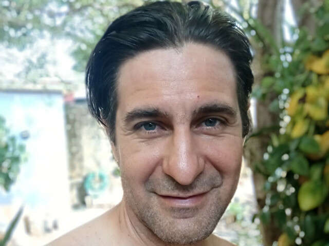 go to chat with CharlieGold