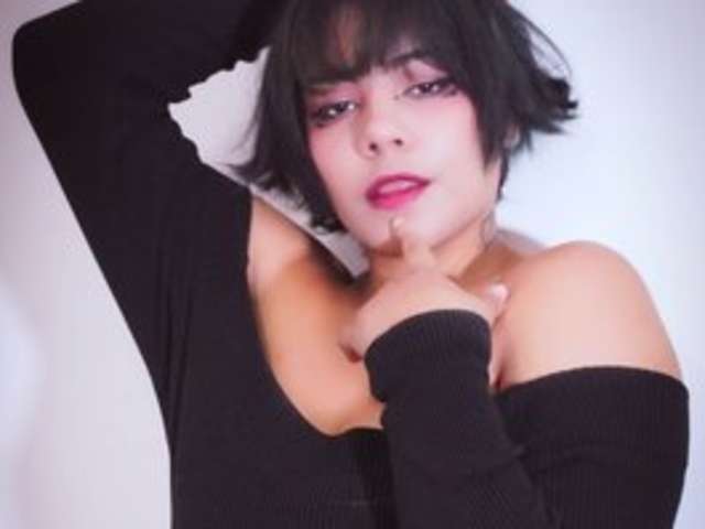 go to chat with Charlotte-Lia