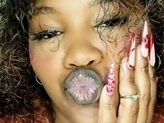 go to chat with Charmaine01